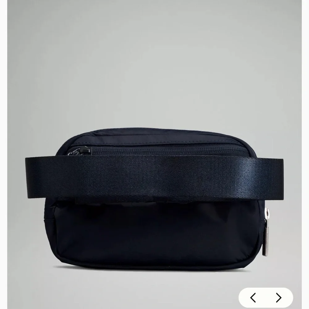 lululemon athletica 
Belt Bag nwt! - Picture 2 of 4